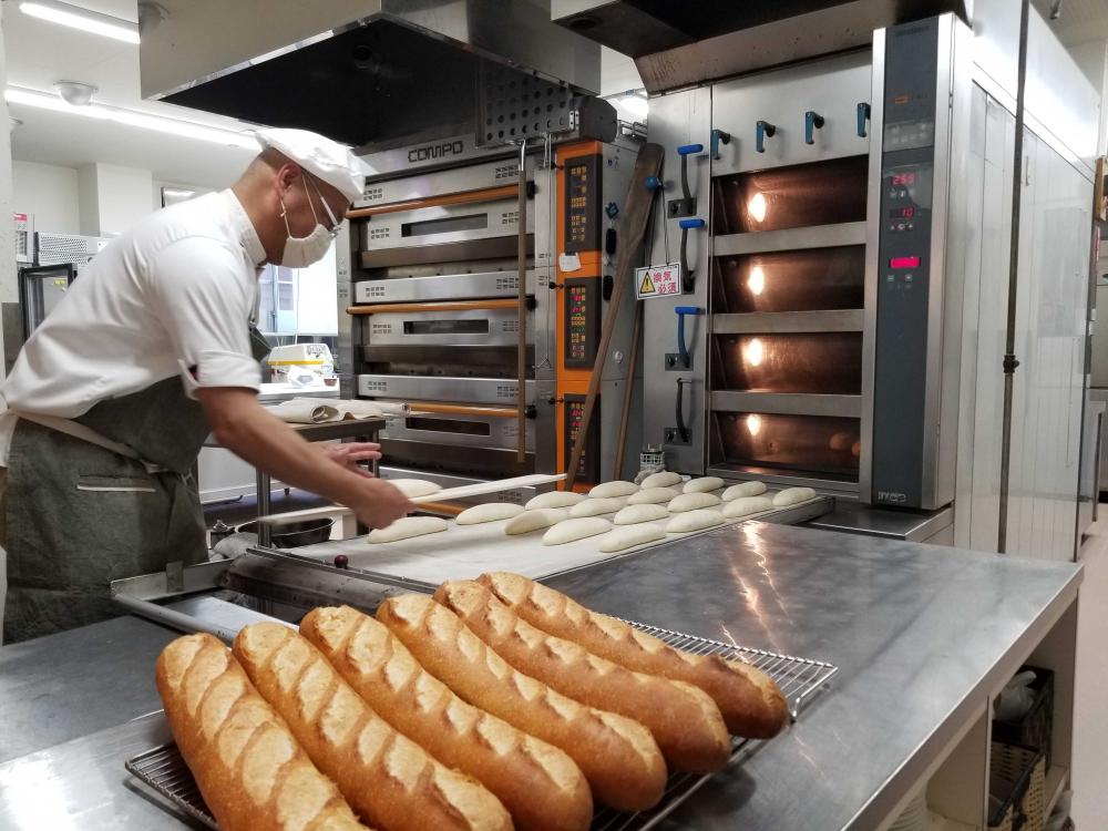 Sassafras スーパーストーン蓋付耐熱皿とフランスパンバゲットパン用の