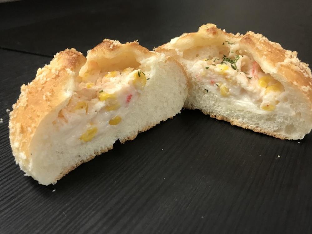 【あづみ野店限定】カニクリームコロッケパン